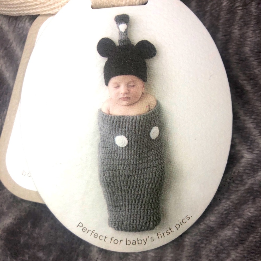 NWT Newborn wrap& hat- Steamboat Mickey